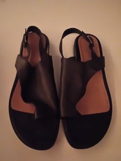 Brand. New Viloa size 8
