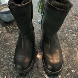 UGG Australia S/N 5381 Size 9 Boots  Black Leather Shearling Sheepskin
