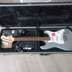 Fender STRATOCASTER Squire