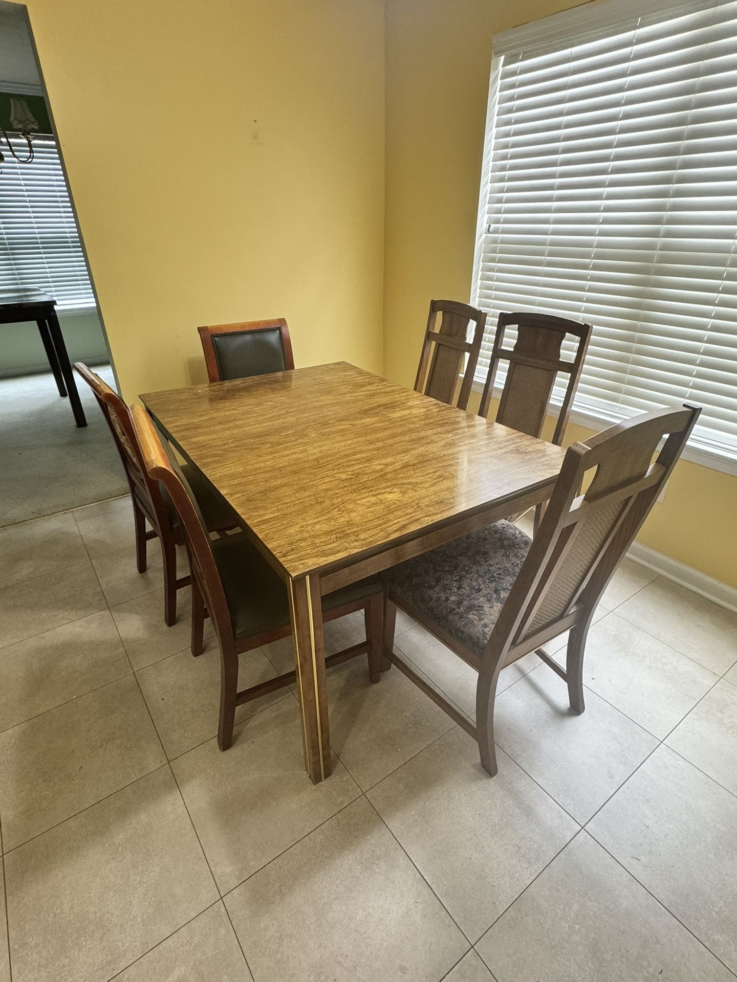 Kitchen table With 6 Chairs