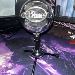 Blue snowball microphone