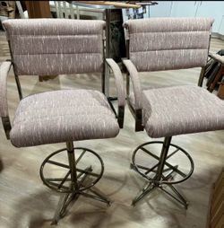 Swivel upholster