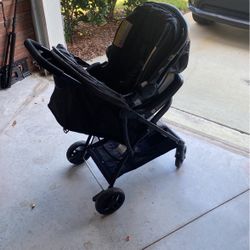 Graco Baby Stroller And Car seat With Base. 