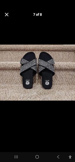 New [Retail $63] Women's Size 10.5 / 11 Yellow Box Brand Sandals