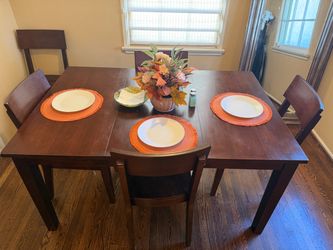 Convertible Dinning Table & Chairs