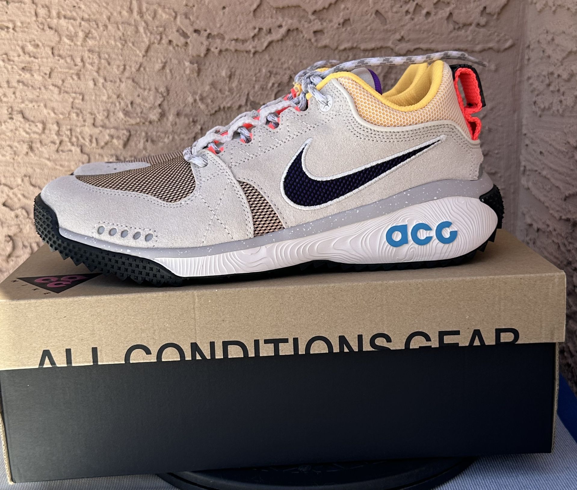 Nike ACG Dog Mountain Hiking Shoes - Main Image