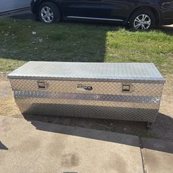 Truck bed box