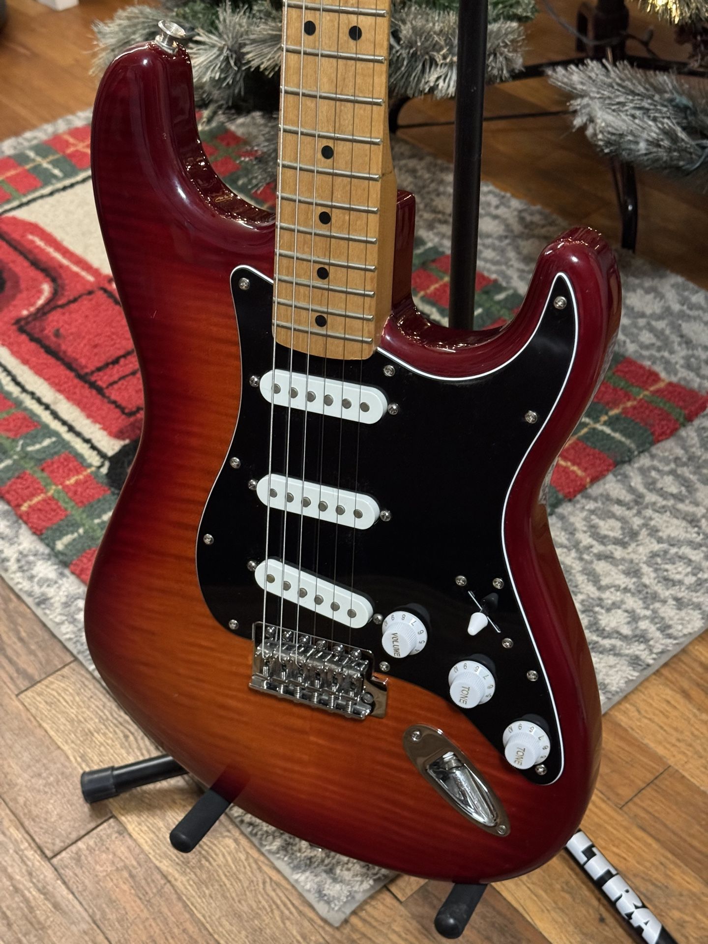 Fender Player Stratocaster 3s Cherry Burst Plus Top Maple Neck MiM