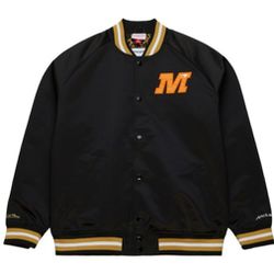 Mitchell & Ness x McLaren Lightweight Satin Print Vegas Edition: Size
XL