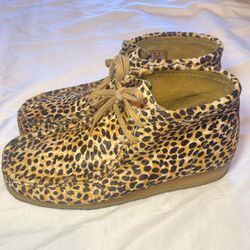 MAKE AN OFFER! Size 10.5 men’s Clarks Originals Wallabee boots featuring a bold, textured leopard print pony hair upper