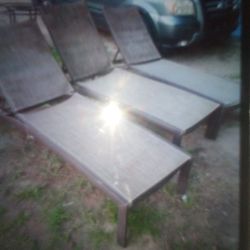 Outdoor Furniture Set With 3 Lounge Chairs And A matching Metal Table Chairs In Great Condition 