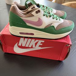 Nike Air Max 1 – Size 9.5