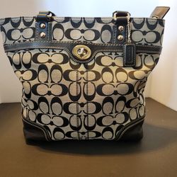 Coach Signature Handbag - Hampton F13973  - Gray/Black.
