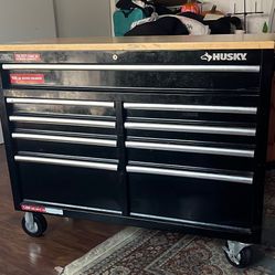 Husky Rolling Tool/Wooden Workbench 