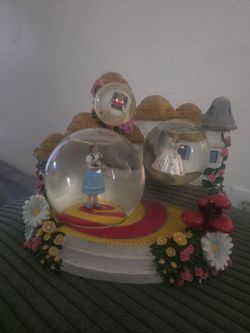 Wizard of Oz snow globe