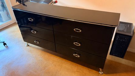 Black 6‑Drawer Dresser