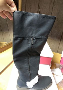 Brand new black with zipper boots sise 6
