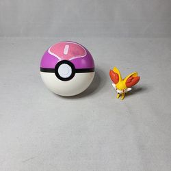 Pokemon Fennekin XY 2015 w/pokeball
