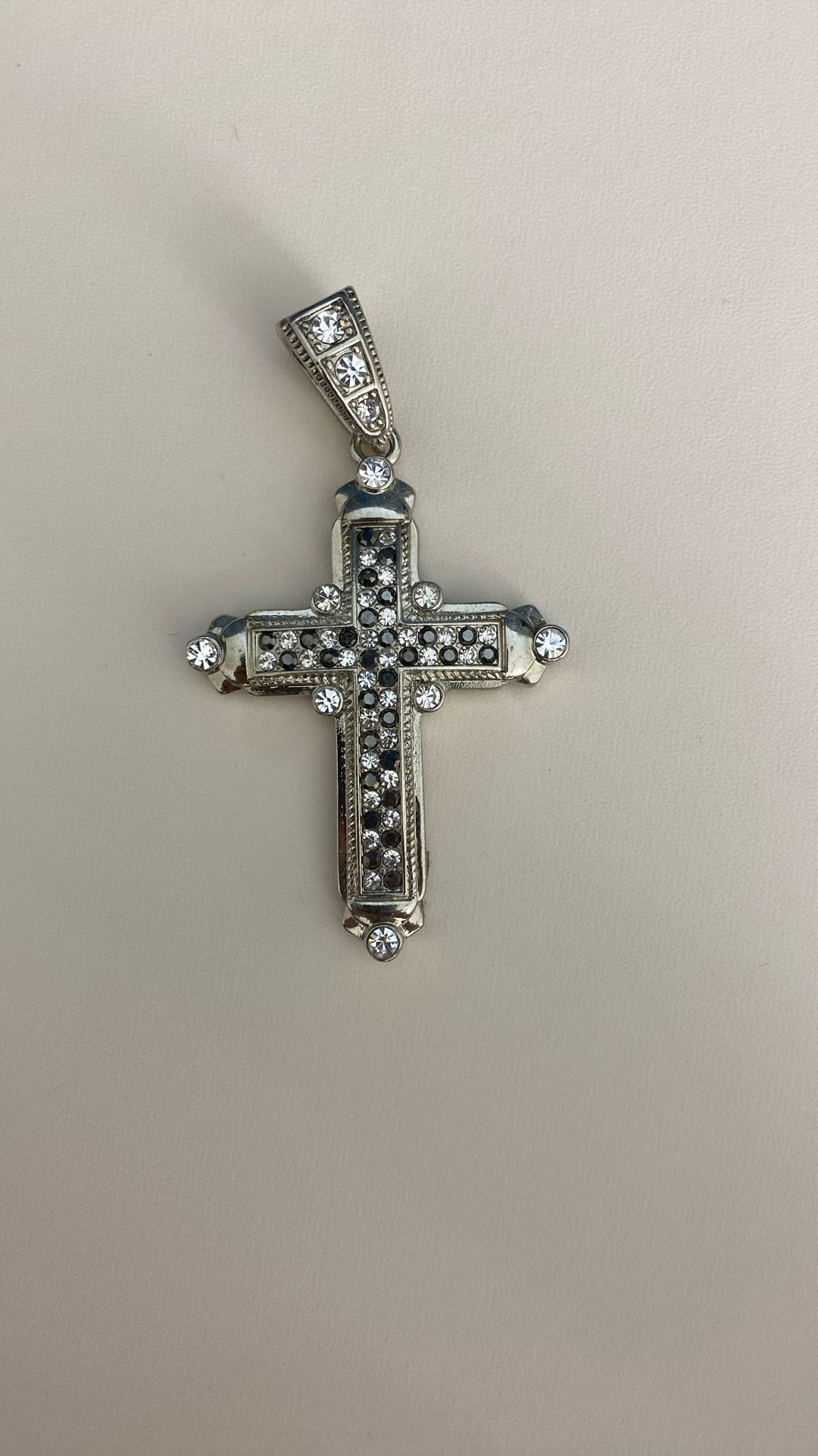 Jewlers Alo, cross charm pendant