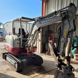 7,000lbs Mini Excavator Takeuchi TB230