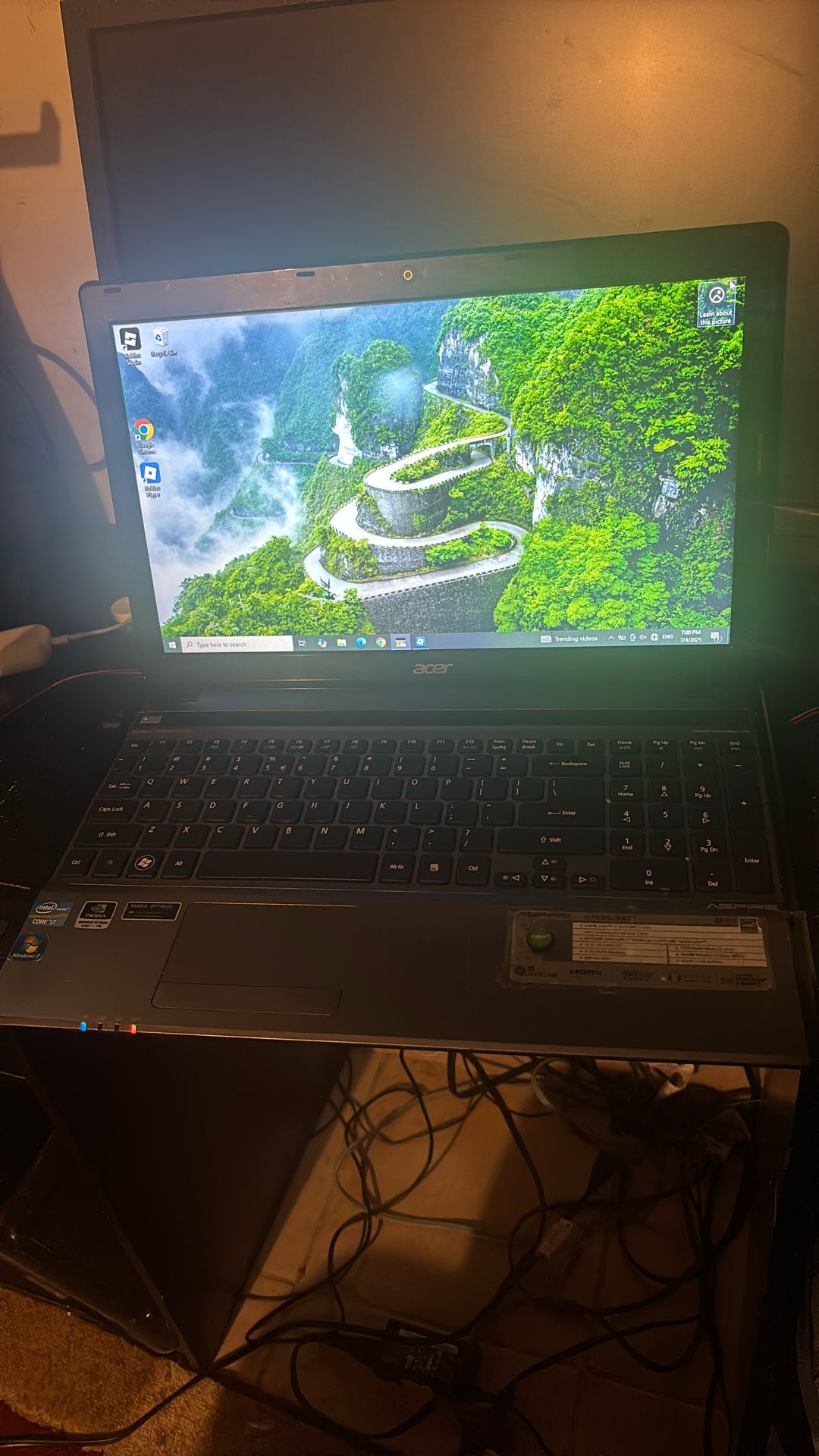 Acer Aspire i7 Laptop with Charger (No Battery) – Works Great