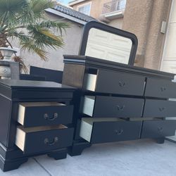 Dresser 1 nightstand and mirror black Excellent condition H35 W56 D16 free delivery 