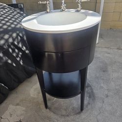 Camber petite vanity