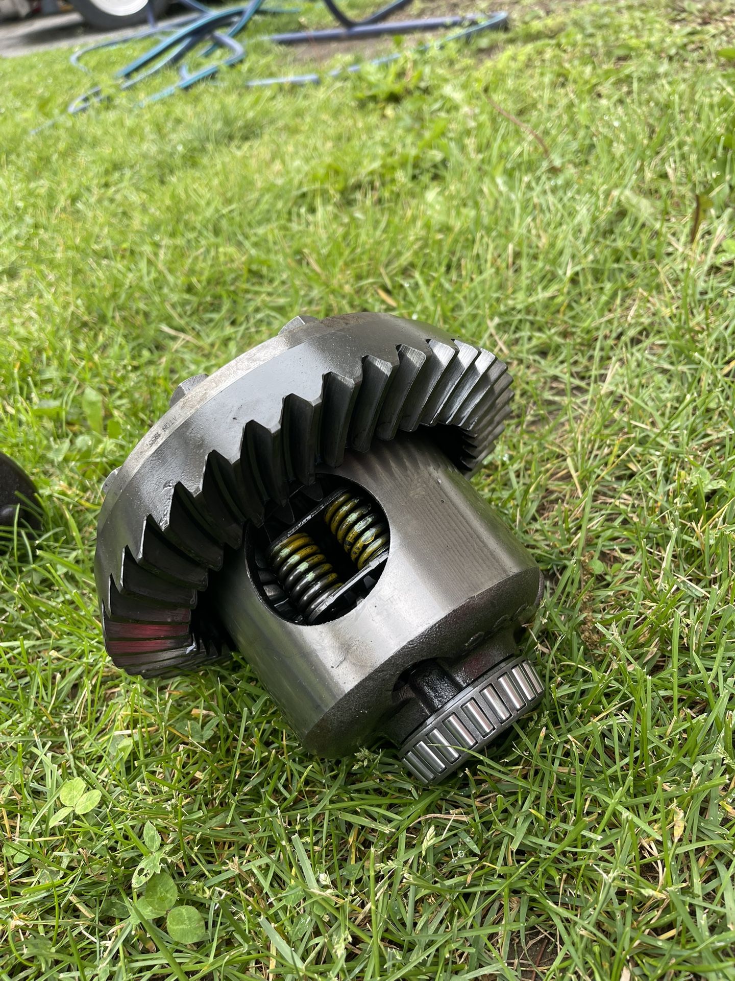 Eaton Posi Unit 28 Spline 8.5 Chevy Like New