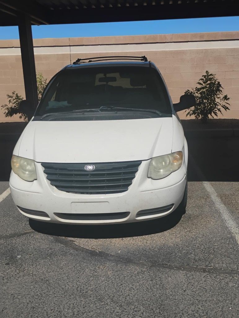 2005 Chrysler Town & Country