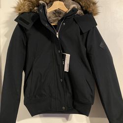 HOLLISTER FAUX FUR LINED ALL WEATHER BOMBER JACKET BLACK WOMENS SIZE SMALL  for Sale in Santa Ana, CA - OfferUp