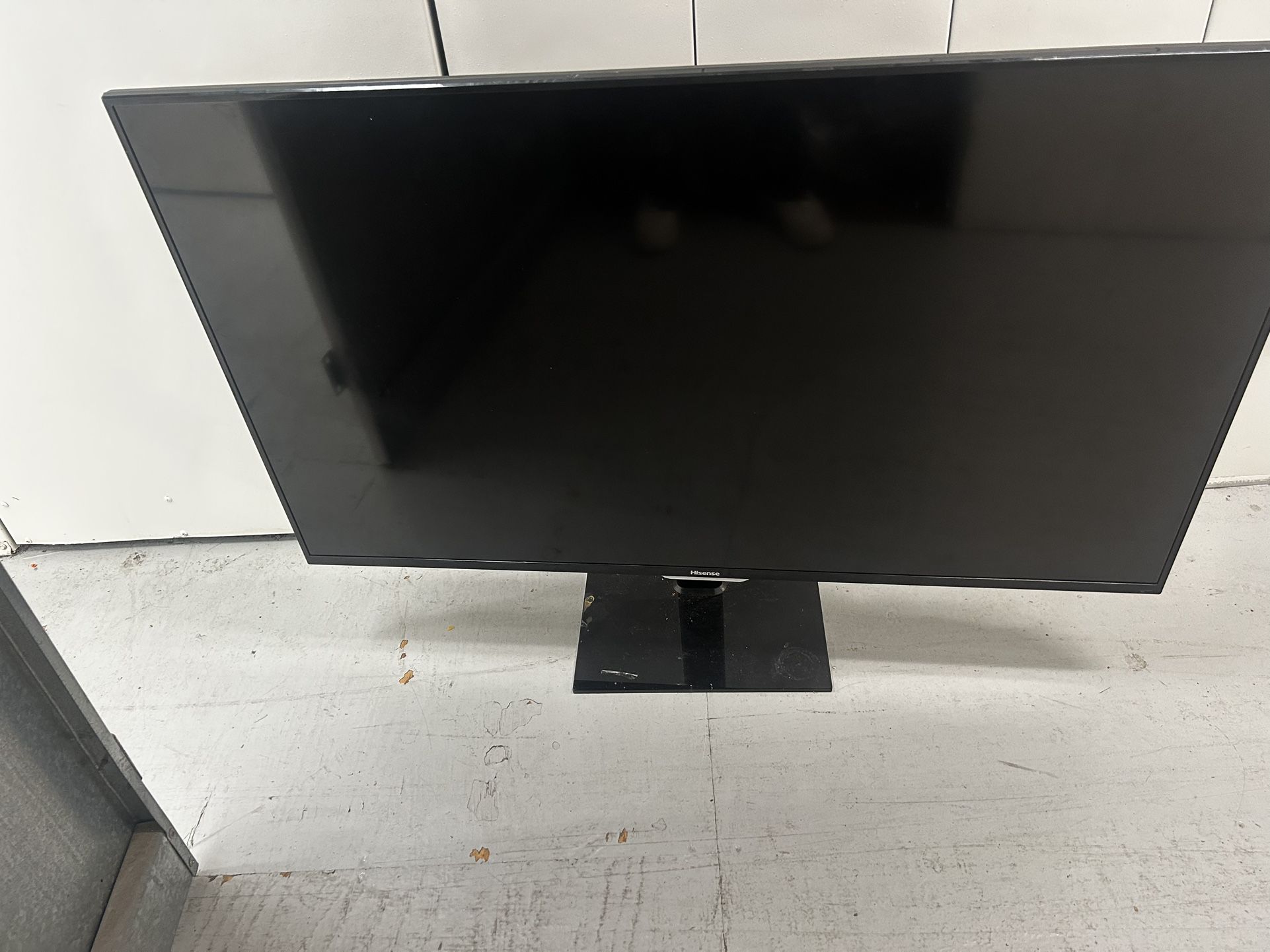 43 Inch Hisense Smart TV