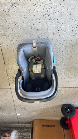 UPPAbaby MESA carseat with base