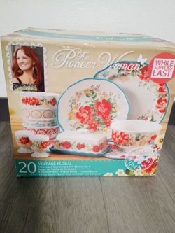 Pioneer Woman 20 PC dish set in Vintage Floral