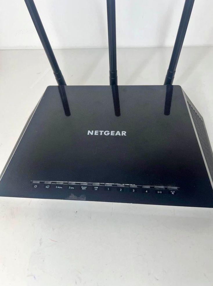 NETGEAR Nighthawk Smart Wi-Fi Router, R6700 - AC1750 Wireless Speed Up to 1750 Mbps | Up to 1500 Sq
