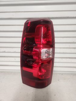2007 To 2013 Chevy Avalanche Left Driver Side Tail Light 