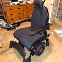 Quantum 6 Edge 3 Power Wheelchair 