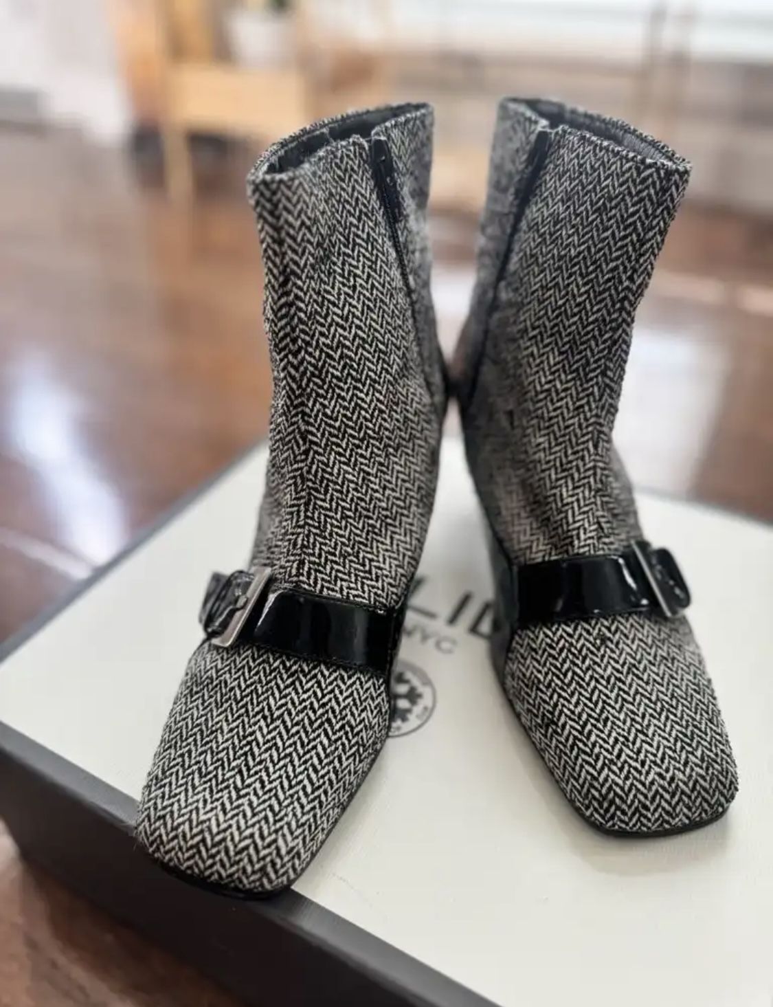 Stylish herringbone pattern boots with black patent leather accents. Size 7M. 