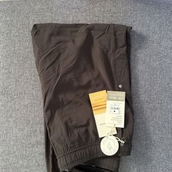 Men’s Vuori Kore joggers small