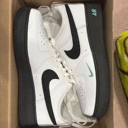 NIKE AIR FORCE 1 ‘07 LV8 J 22