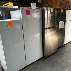 New Upright Freezers! 1 Year Warranty! Different Sizes Prices Vary Message For More Details