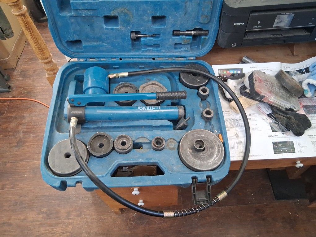 Temco Hydrolic Hole Punch 
