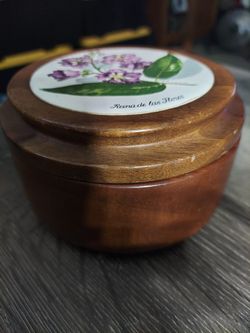 Wooden box by Rosario wooden turning Puerto rico jewelry trinket round.