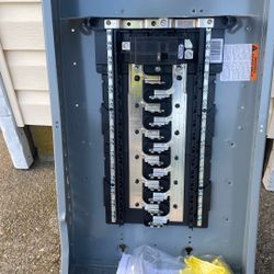 Square D Hundred Amp Brake Breaker Panel With 48 Circuit And 24 Spaces