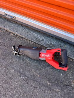 Milwaukee súper sawzall   Tool only $220