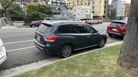 2013 Nissan Pathfinder SV SUV COUPE