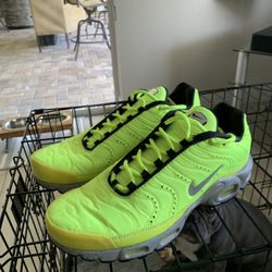 New. Nike Air Maxx.  Size 10.  $105