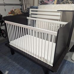 Crib And Mattress That Convertd To Toddler Bed. Good Condition And Has Pieces Included To Adjust Bed. 