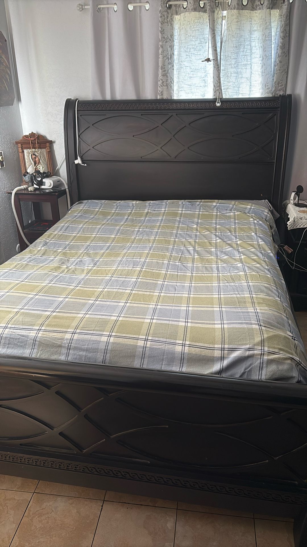 Queen Bed With Dresser
