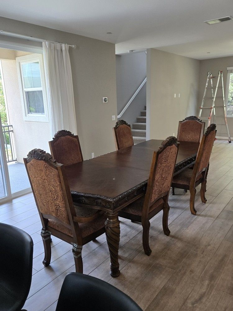 🍽️ Expandable Ashley Dining Table Set