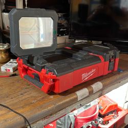 Milwaukee Pack Out Box With Flood Light